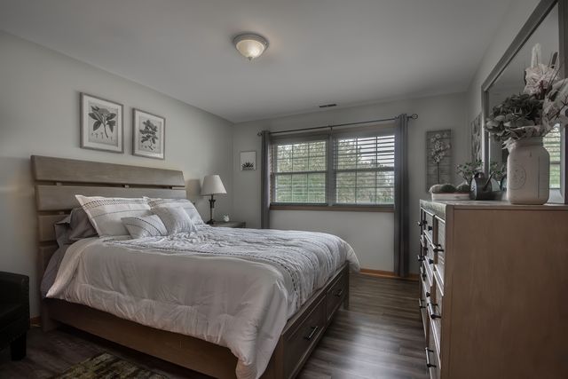 591 Sussex Court, Elk Grove Village, IL 60007