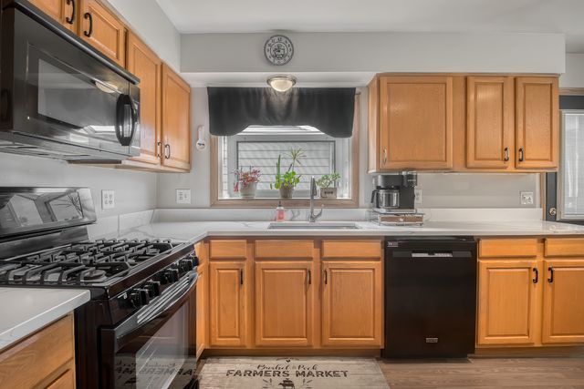 591 Sussex Court, Elk Grove Village, IL 60007