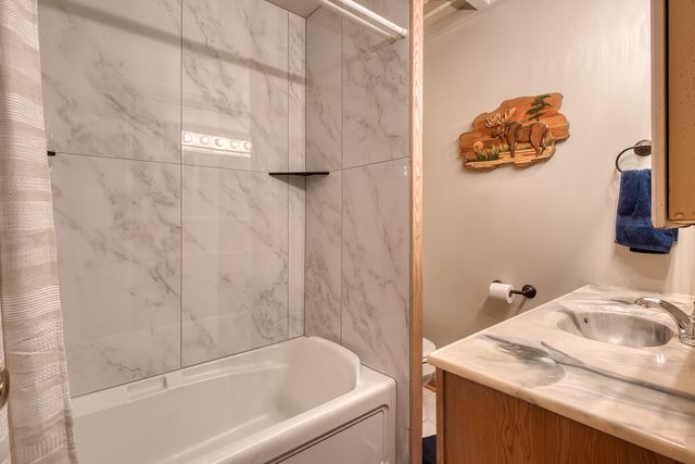 591 Sussex Court, Elk Grove Village, IL 60007