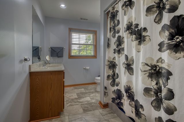 591 Sussex Court, Elk Grove Village, IL 60007