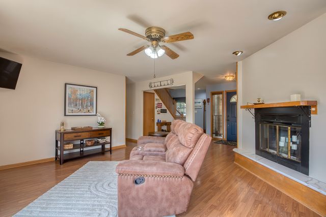 591 Sussex Court, Elk Grove Village, IL 60007
