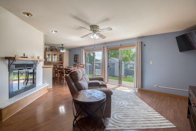 591 Sussex Court, Elk Grove Village, IL 60007