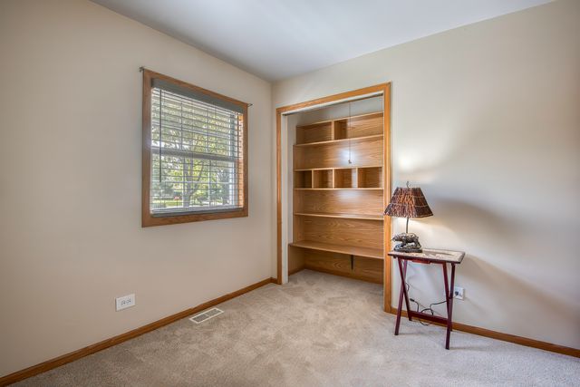591 Sussex Court, Elk Grove Village, IL 60007