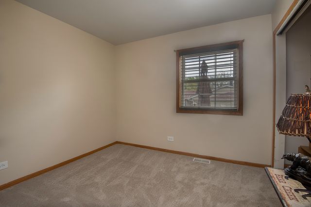 591 Sussex Court, Elk Grove Village, IL 60007
