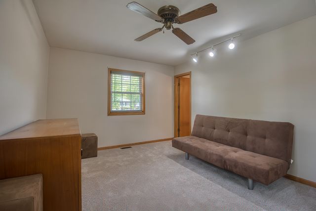 591 Sussex Court, Elk Grove Village, IL 60007