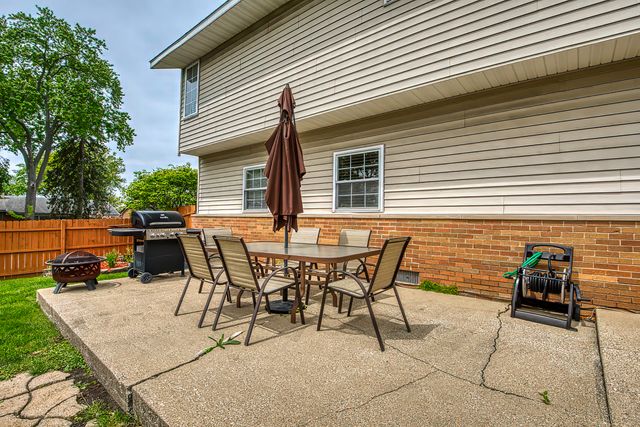 591 Sussex Court, Elk Grove Village, IL 60007