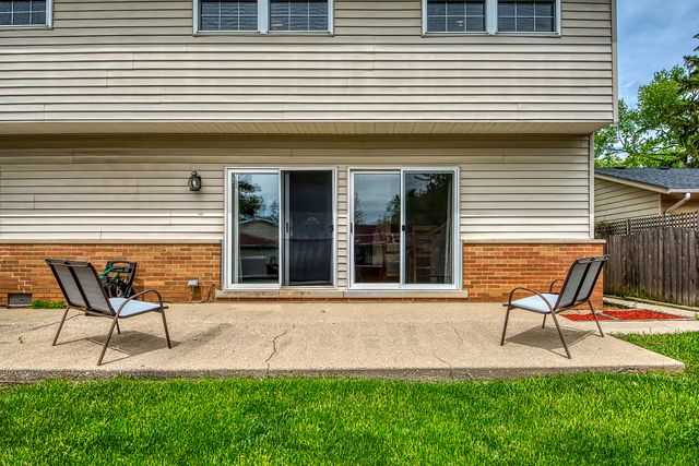 591 Sussex Court, Elk Grove Village, IL 60007