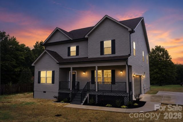 135 Elmwood Road, Statesville, NC 28625