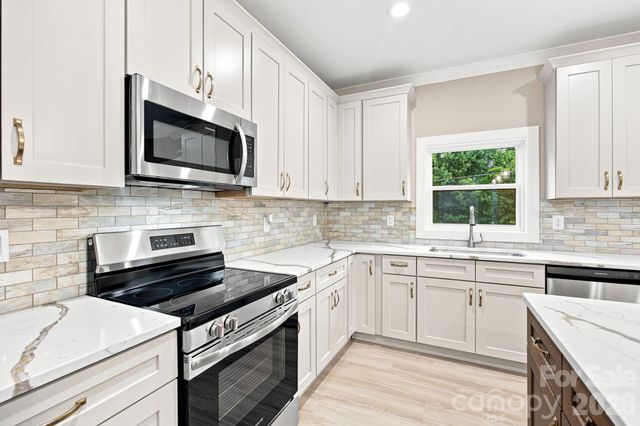135 Elmwood Road, Statesville, NC 28625