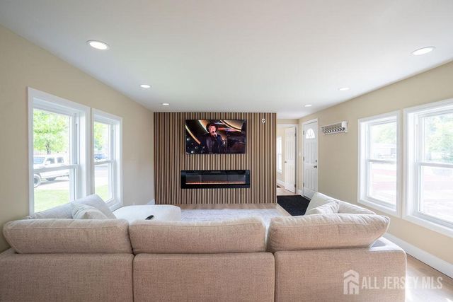 7 Deerbrook Boulevard, North Brunswick, NJ 08902