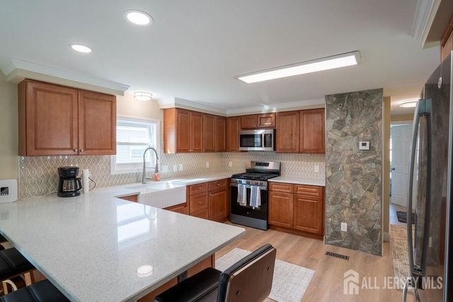 7 Deerbrook Boulevard, North Brunswick, NJ 08902