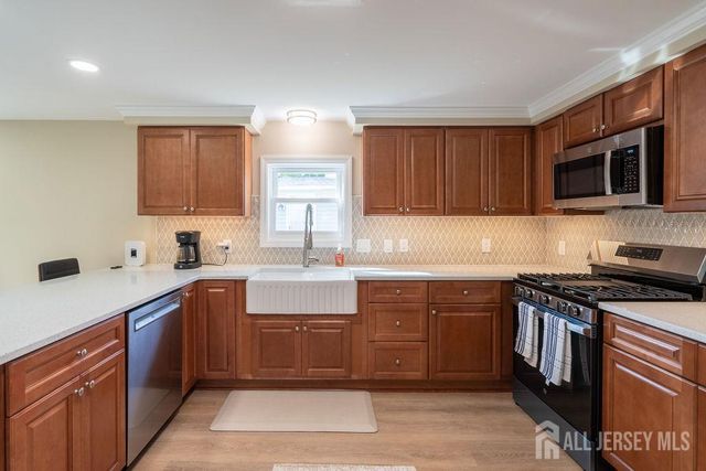 7 Deerbrook Boulevard, North Brunswick, NJ 08902