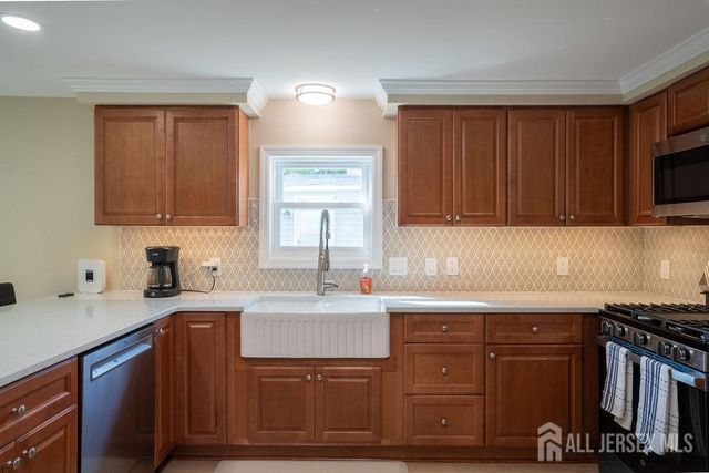 7 Deerbrook Boulevard, North Brunswick, NJ 08902
