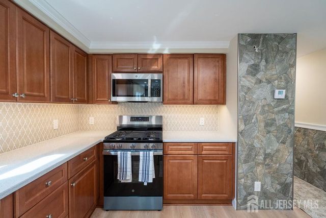 7 Deerbrook Boulevard, North Brunswick, NJ 08902
