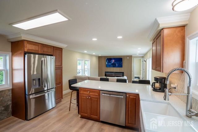 7 Deerbrook Boulevard, North Brunswick, NJ 08902