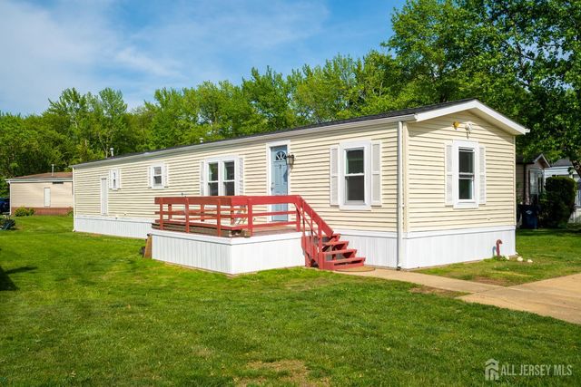 7 Deerbrook Boulevard, North Brunswick, NJ 08902