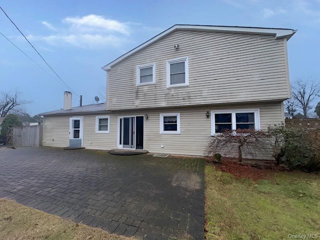 26 Malvern Lane, Stony Brook, NY 11790