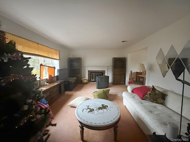 26 Malvern Lane, Stony Brook, NY 11790