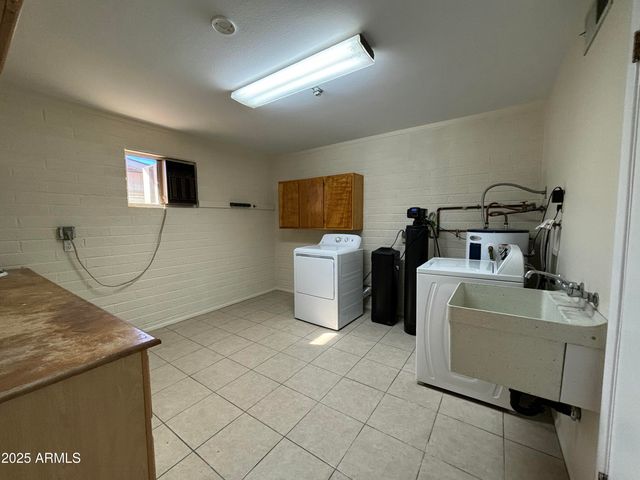 619 N 67TH Place, Mesa, AZ 85205