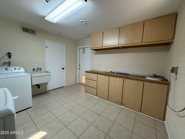 619 N 67TH Place, Mesa, AZ 85205