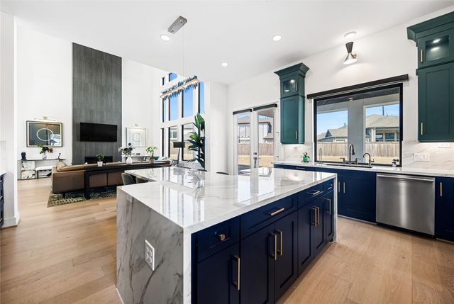 13822 Friarstone Pointe Drive, Cypress, TX 77433