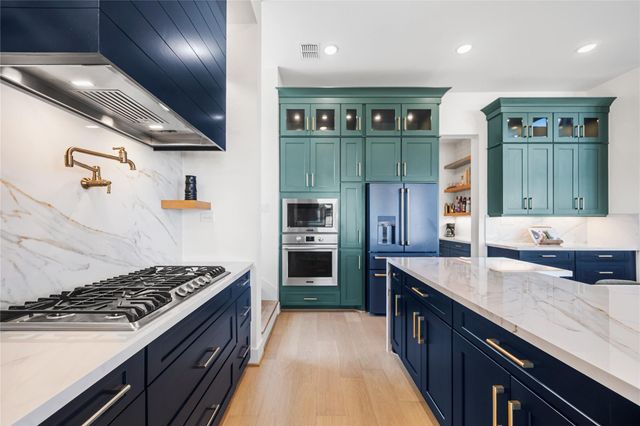 13822 Friarstone Pointe Drive, Cypress, TX 77433