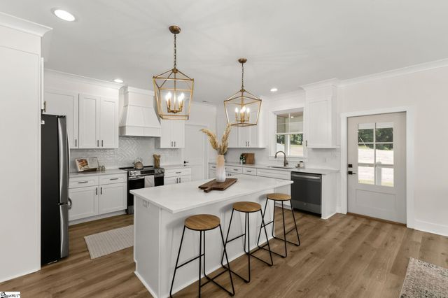 1218 Andersonville Road, Townville, SC 29689