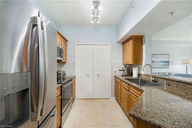 12960 Positano CIR 202, Naples, FL 34105