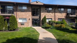 806 E Old Willow Road 214, Prospect Heights, IL 60070