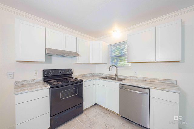 1109 Caroline Avenue, Daphne, AL 36526