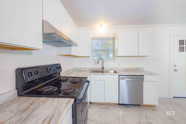 1109 Caroline Avenue, Daphne, AL 36526