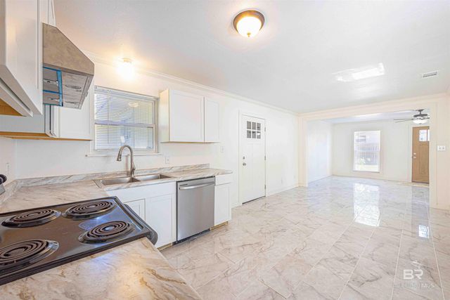 1109 Caroline Avenue, Daphne, AL 36526