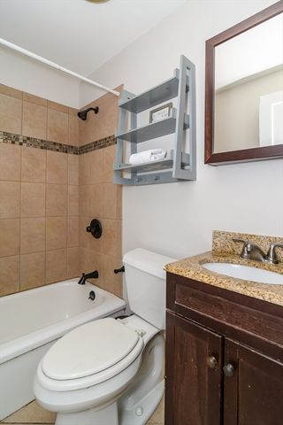 21 Nimitz Cir, Natick, MA 01760