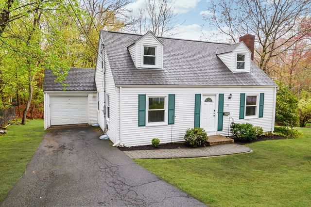 21 Nimitz Cir, Natick, MA 01760