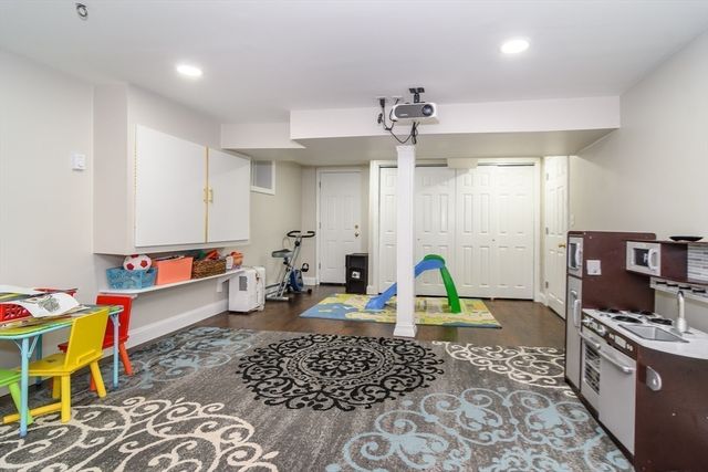 21 Nimitz Cir, Natick, MA 01760