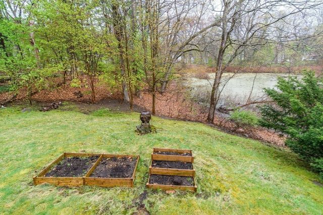 21 Nimitz Cir, Natick, MA 01760