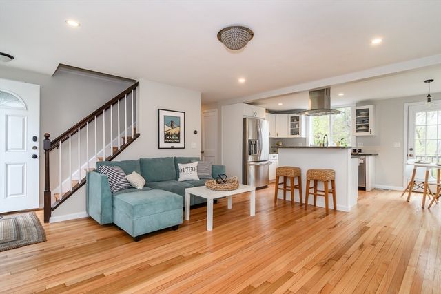 21 Nimitz Cir, Natick, MA 01760