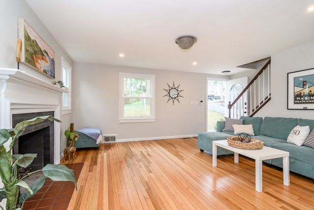 21 Nimitz Cir, Natick, MA 01760