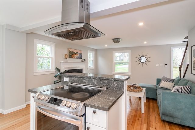 21 Nimitz Cir, Natick, MA 01760
