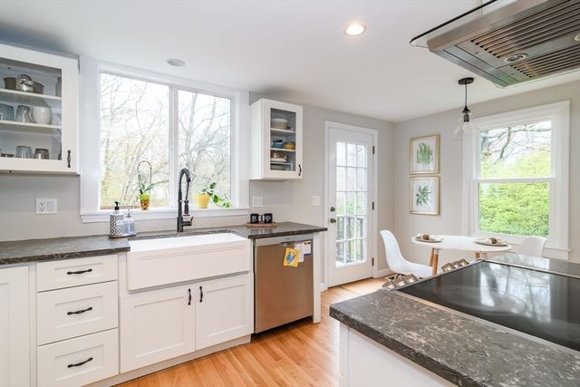 21 Nimitz Cir, Natick, MA 01760