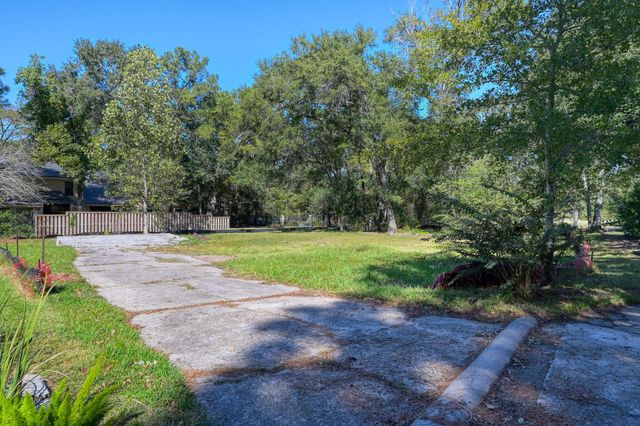 10816 Colony Wood Place, Spring, TX 77380