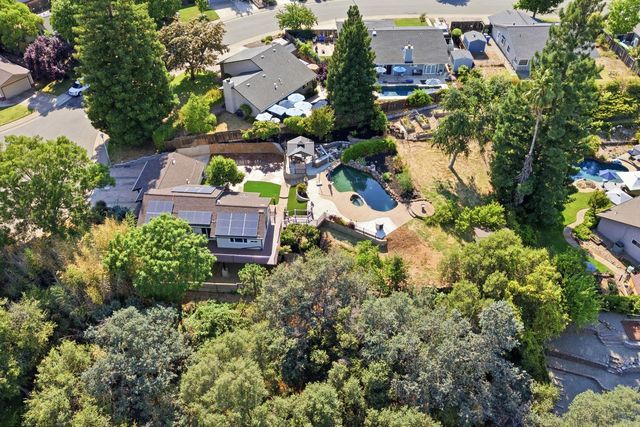 121 Prospector Ct, Folsom, CA 95630