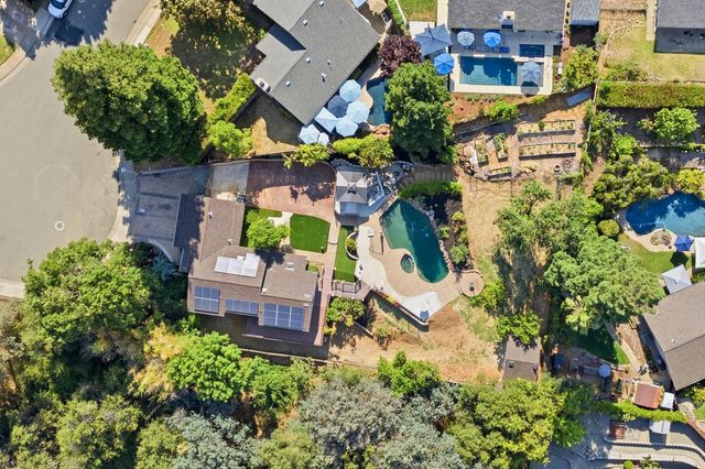 121 Prospector Ct, Folsom, CA 95630
