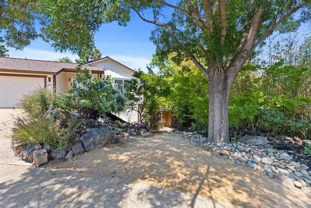 121 Prospector Ct, Folsom, CA 95630