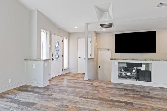 121 Prospector Ct, Folsom, CA 95630