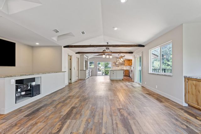 121 Prospector Ct, Folsom, CA 95630