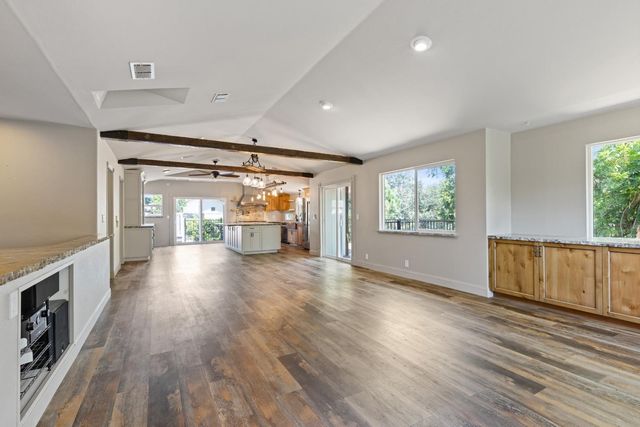 121 Prospector Ct, Folsom, CA 95630