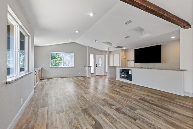 121 Prospector Ct, Folsom, CA 95630