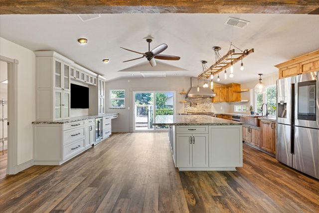 121 Prospector Ct, Folsom, CA 95630