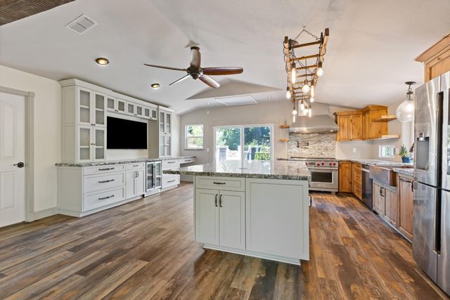 121 Prospector Ct, Folsom, CA 95630